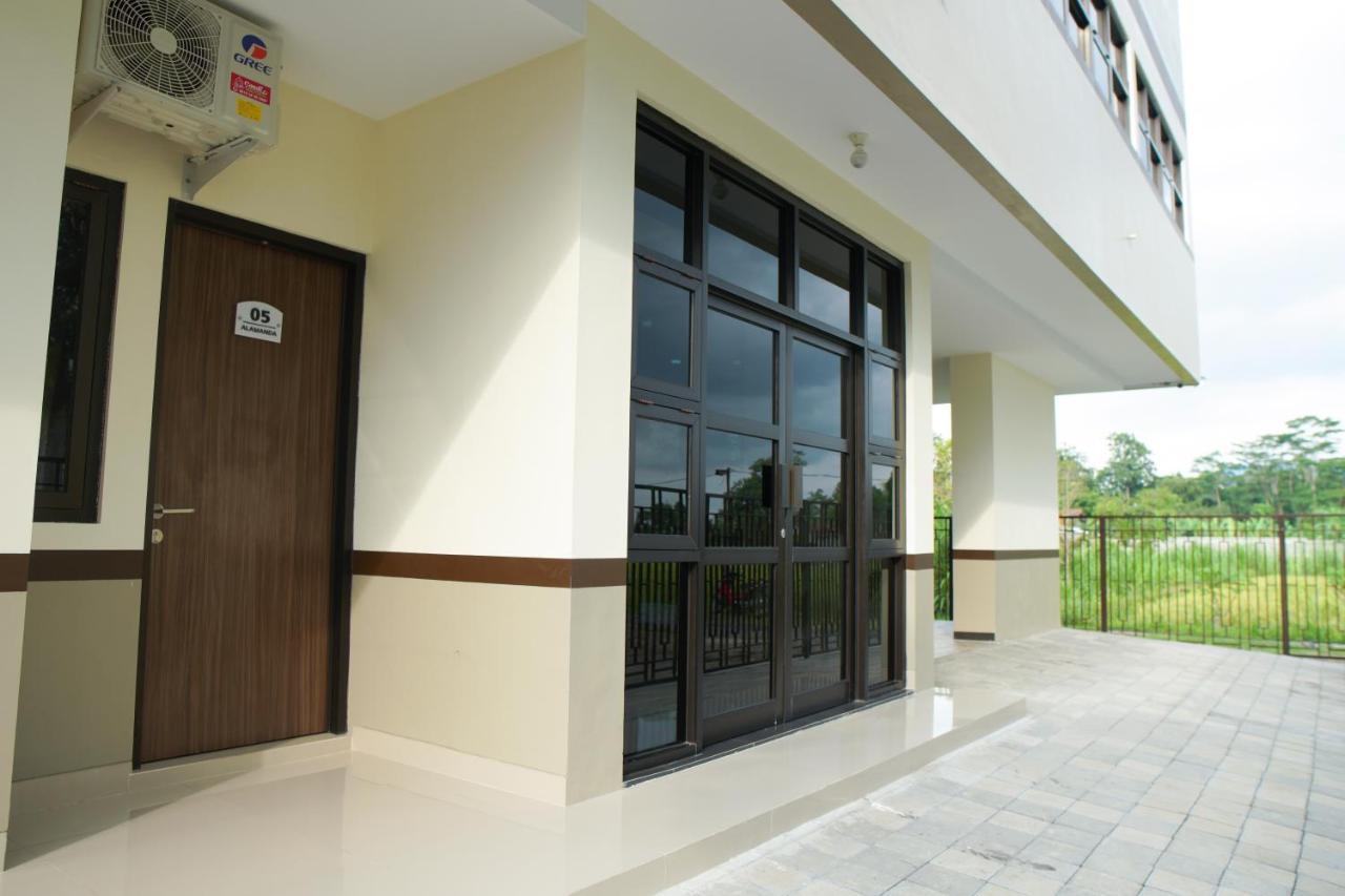 Hostel Kost Eksklusif Teduh Yogyakarta Exterior foto