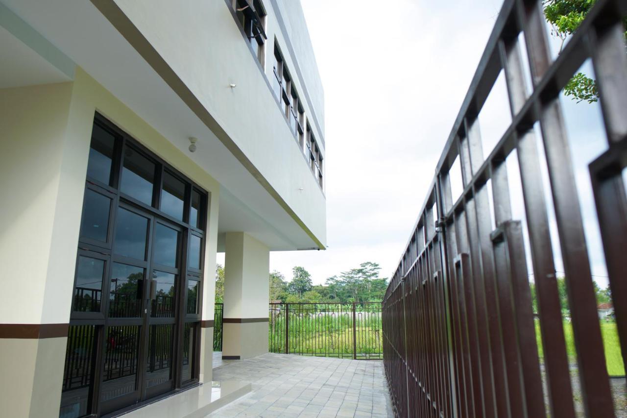Hostel Kost Eksklusif Teduh Yogyakarta Exterior foto